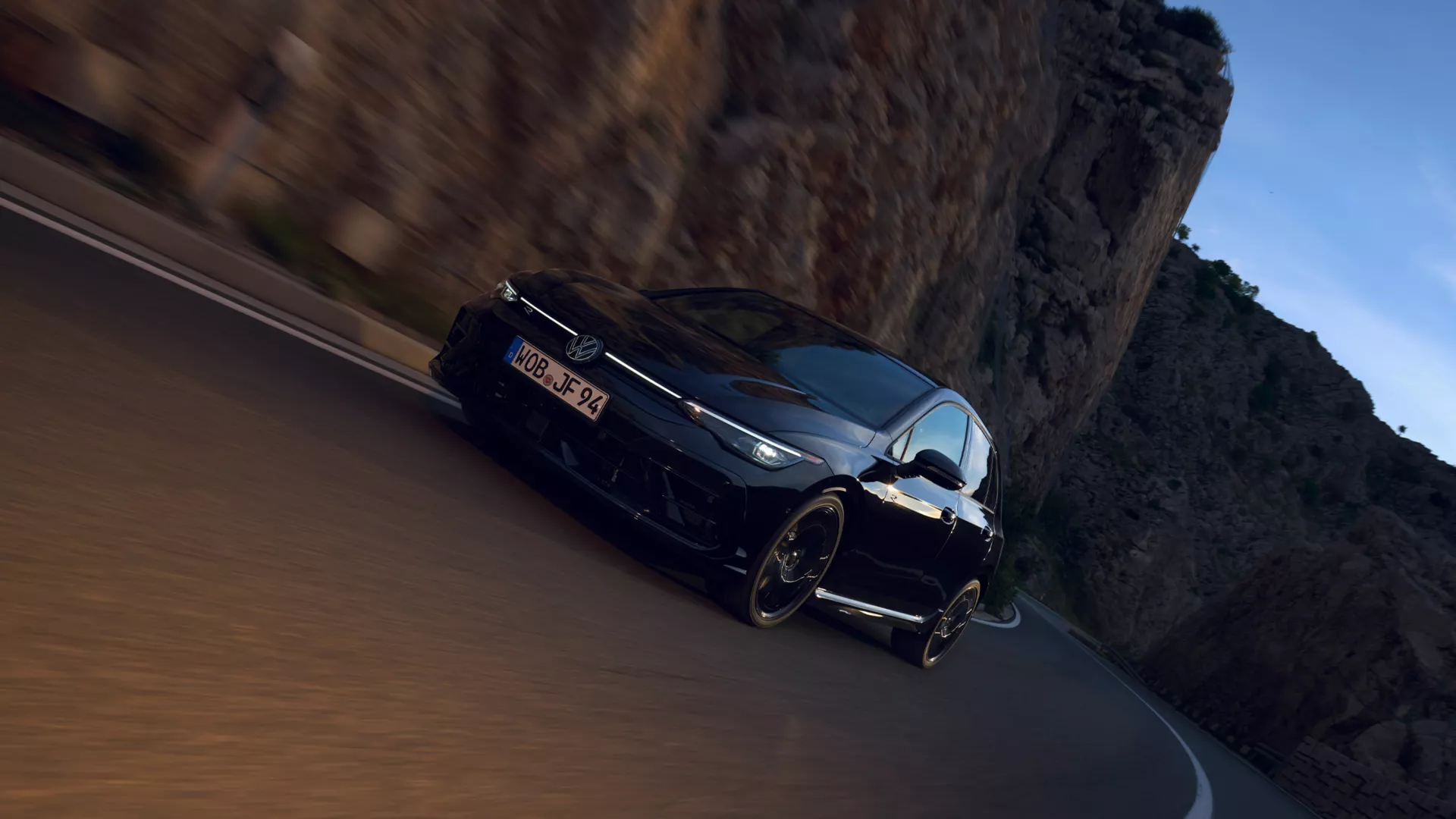 new_cars-golf_r_black_edition-highlight_1-16_9